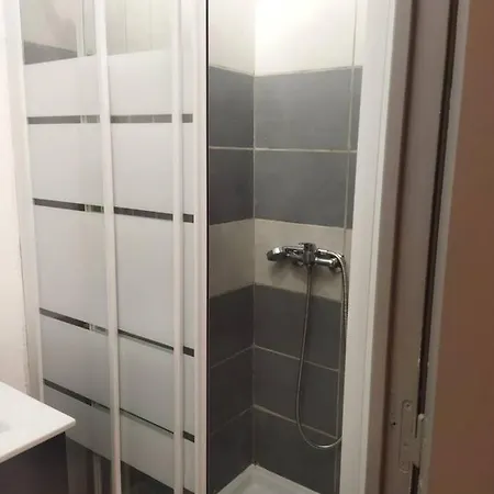 Apartment 280, Rdc